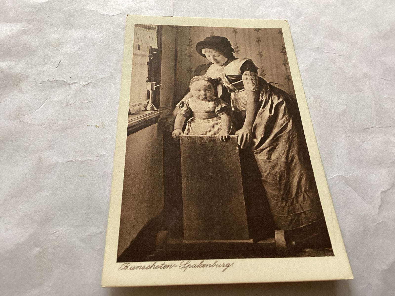 Bunschoten-Spakenburg - Moeder en Kind uit 1941, Verzamelen, Ophalen of Verzenden, 1940 tot 1960, Gelopen, Utrecht