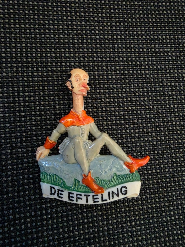 Oude efteling langnek celluloid broche / speldje, Ophalen of Verzenden, Zo goed als nieuw, Button of Speldje