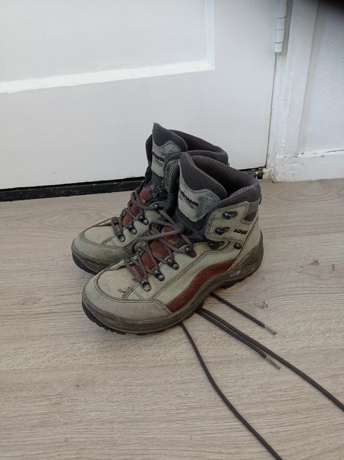 Lowa Wandelboots Maat 37½ - Comfortabel en Stevig, Ophalen of Verzenden