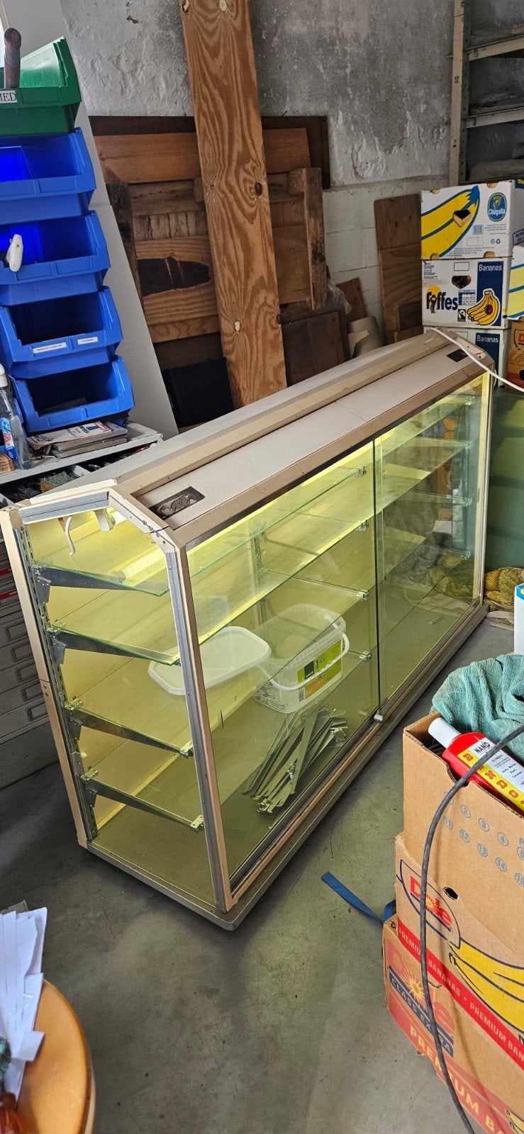 Winkel Vitrine kast zware kwaliteit.met verlichting, Ophalen, Zo goed als nieuw, 25 tot 50 cm