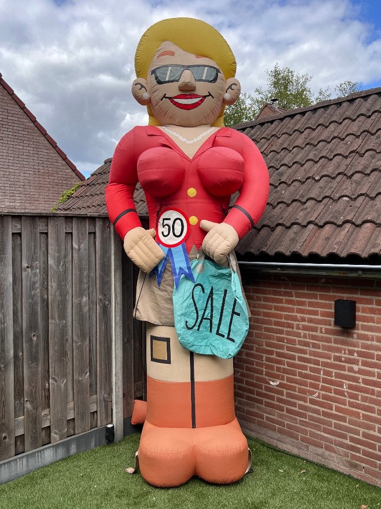 Shoppende Carmen Sara Opblaasfiguur te huur, Ophalen, Zo goed als nieuw, Overige