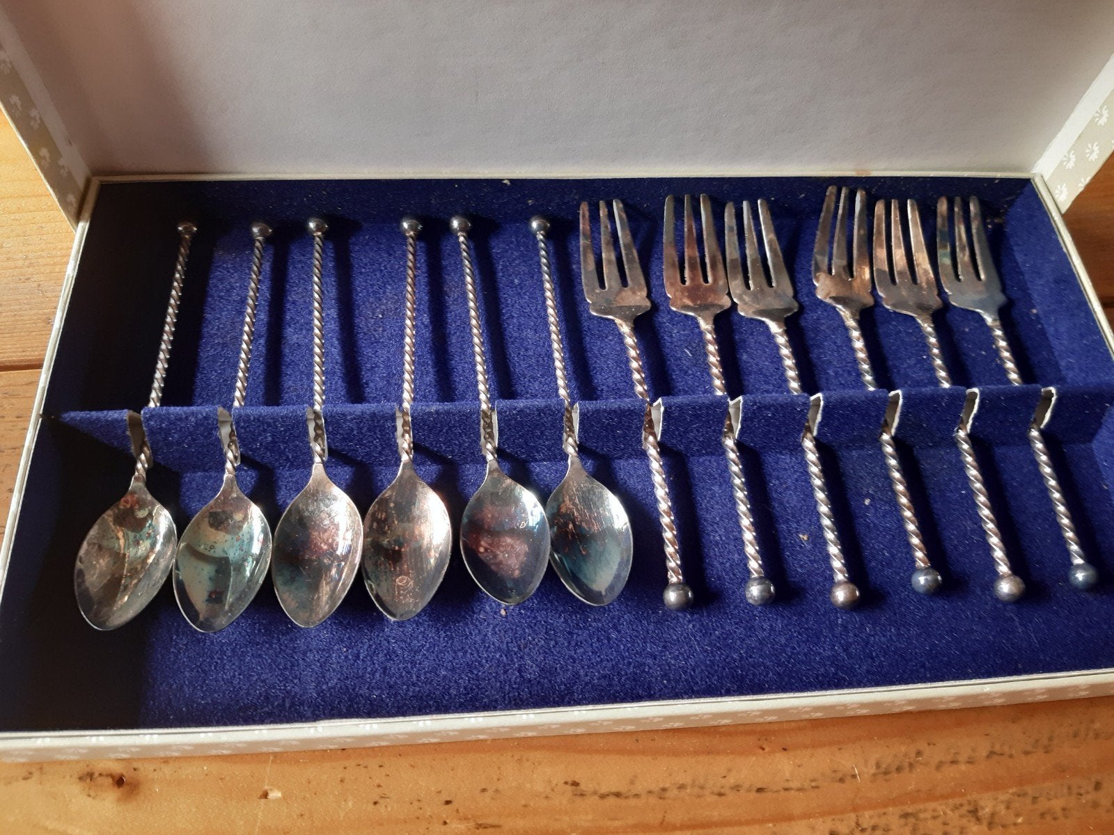 Verzilverde vintage bestekset: 6 Lepeltjes en 6 Vorkjes in D, Overige materialen, Gebaksvork, Bestekset, Nieuw