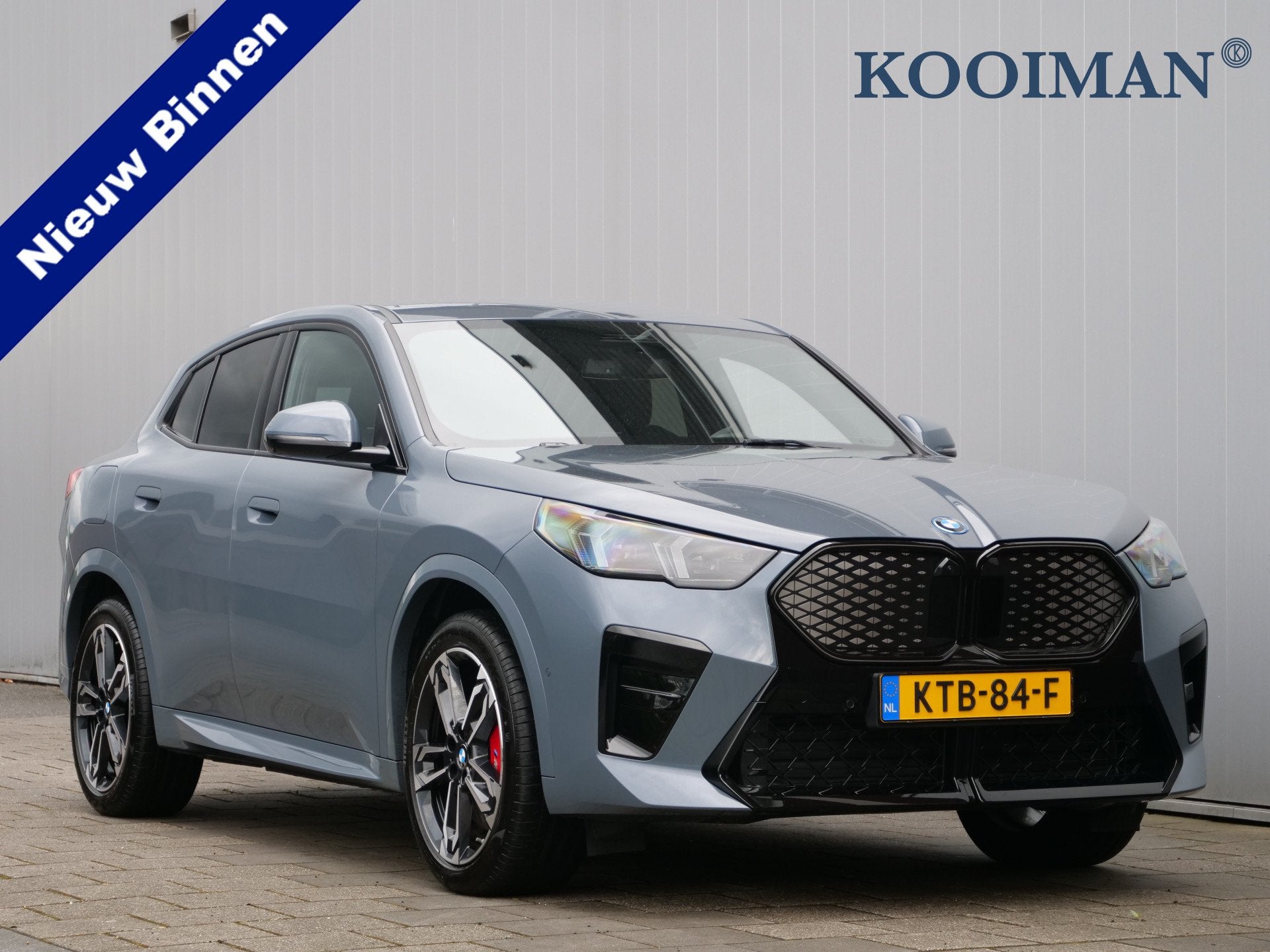 BMW iX2 eDrive20 67 kWh M Sport Edition 204 Pk Automaat Navi, Auto's, BMW, Zwart, SUV of Terreinwagen, Automatische klimaatregeling