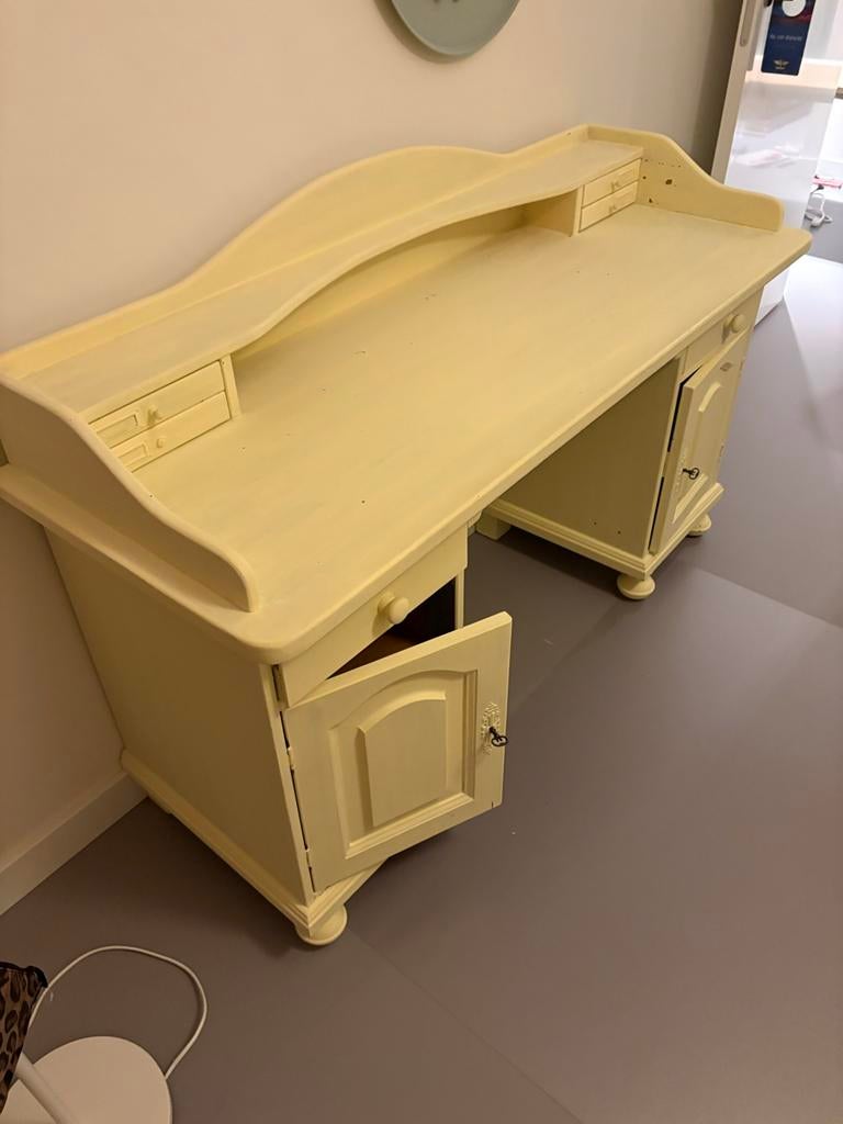 Zacht geel bureau met opbouw en opbergruimte, Huis en Inrichting, Bureaus, Ophalen, Gebruikt