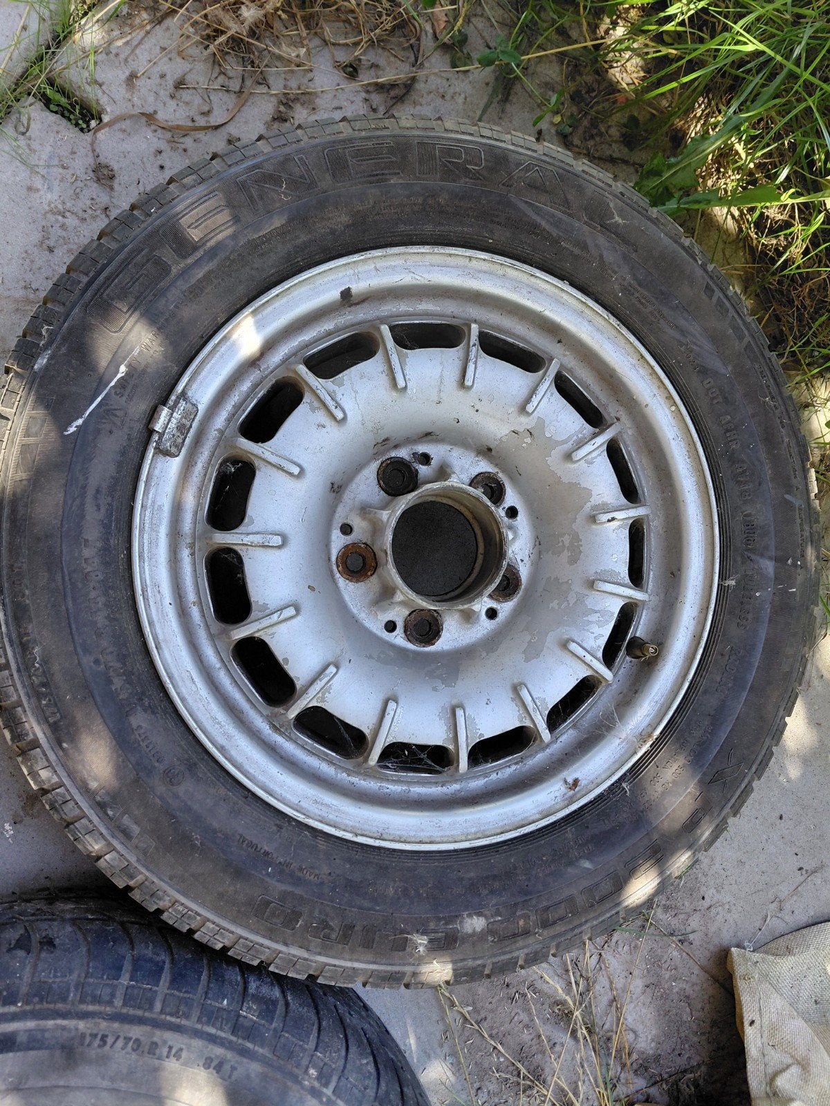 2x kroonkurk velgen voor Mercedes W123, Ophalen of Verzenden