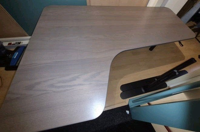 Stevig Hoekbureau Grijs/Bruin met Verstelbare Poten, Huis en Inrichting, Bureaus, Ophalen, 160 cm, Gebruikt, Hoekbureau