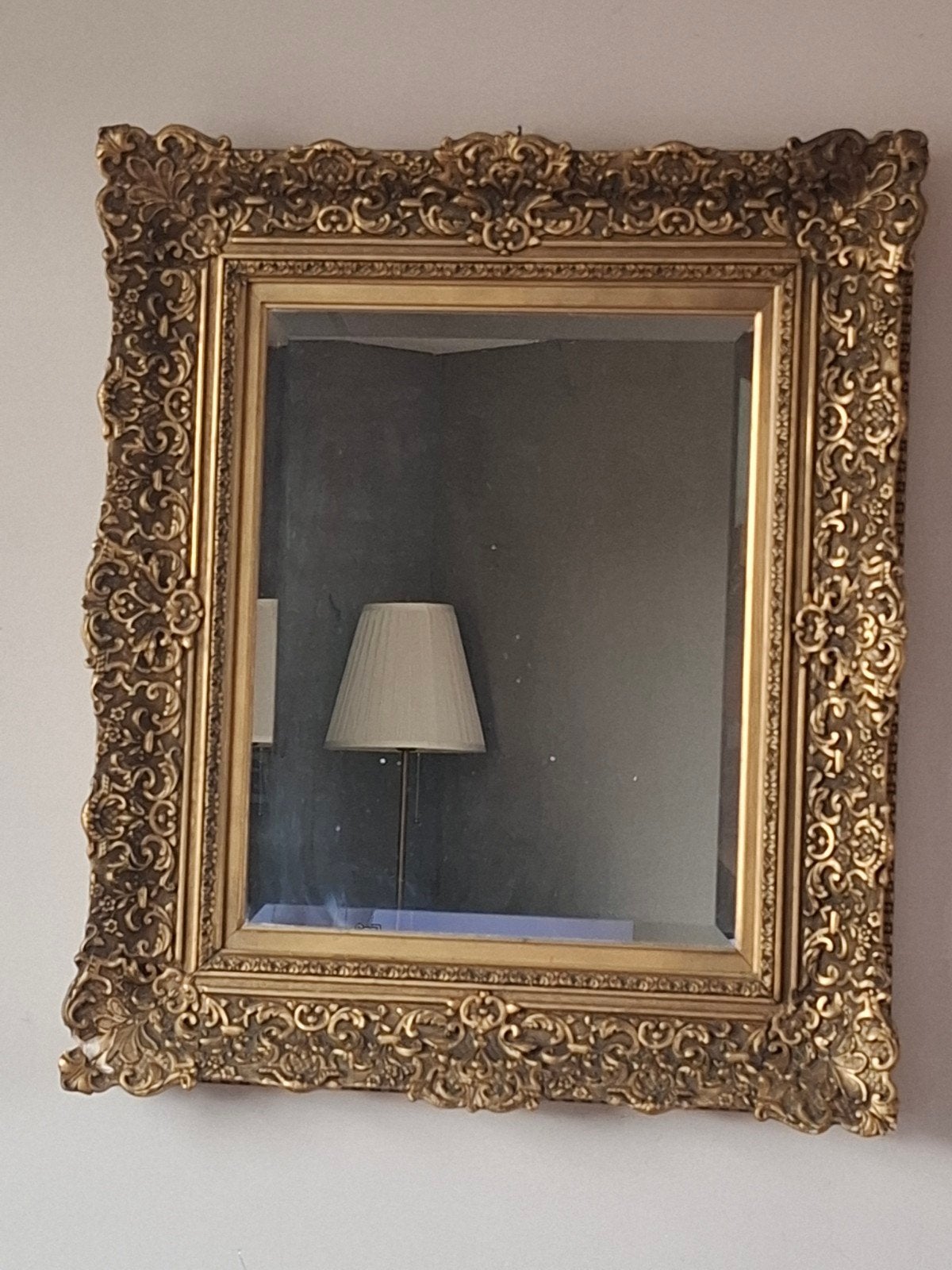 Antieke spiegel met sierlijke gouden lijst, Antiek en Kunst, Ophalen, Rechthoekig, 50 tot 100 cm