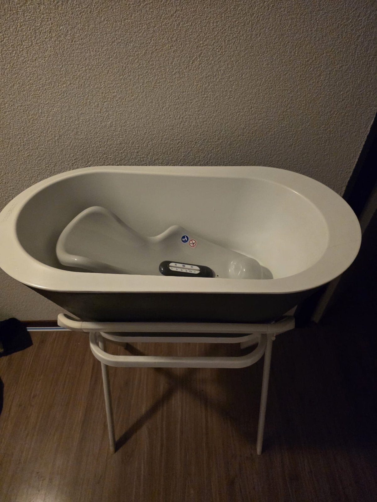 Hoppop babybadje met standaard en badzitje, Ophalen, Gebruikt, Badje, Bébé-jou