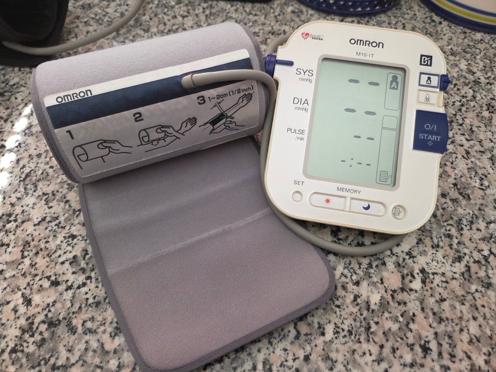 Omron M10-IT Bloeddrukmeter met hoes - 2 gebruikers, Ophalen of Verzenden, Gebruikt, Overige typen