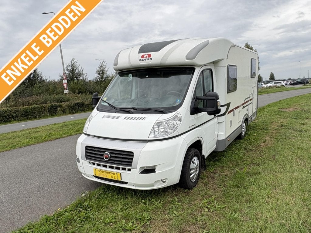 Adria Sport S 572 SL- 2011 - Enkele bedden - Zonnepaneel, Caravans en Kamperen, Standaard zit, Fiat, 6 tot 7 meter, Tot en met 3