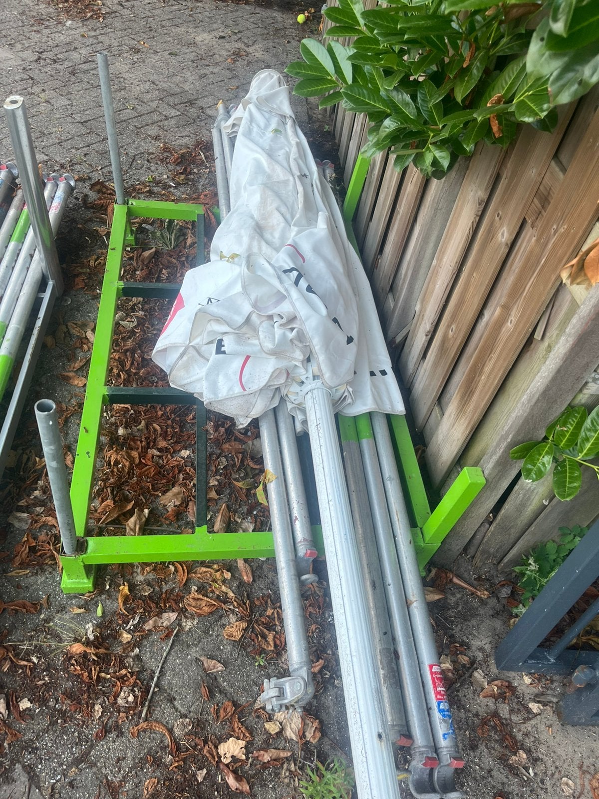 Parasol, Ophalen, Zo goed als nieuw, Zweefparasol
