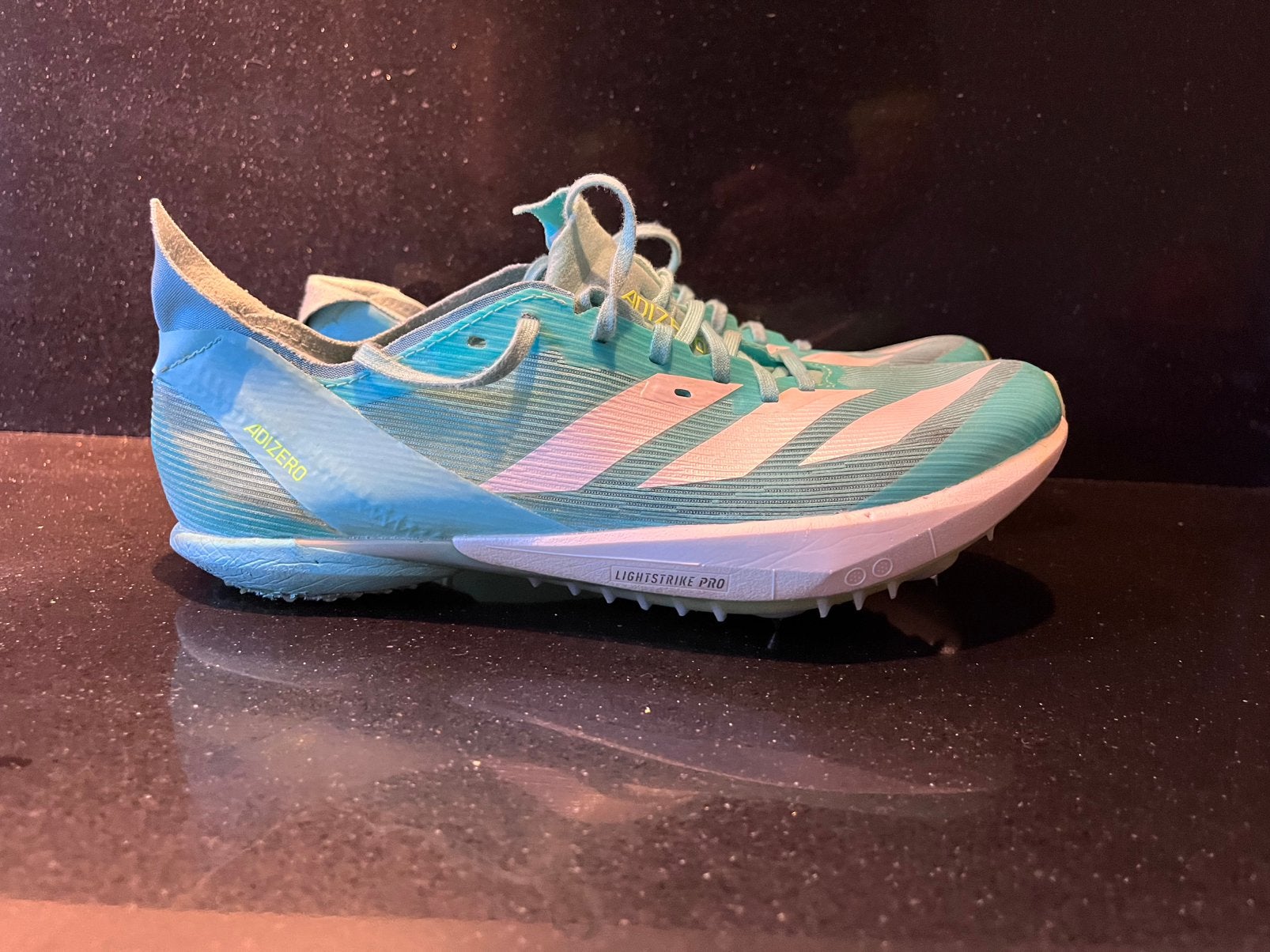 Adidas spike atletiek, Sport en Fitness, Ophalen of Verzenden, Zo goed als nieuw, Spikes, Adidas