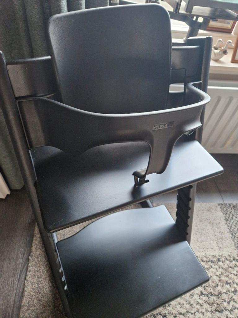 Tripp Trapp kinderstoel met verkleinerZwart, Kinderen en Baby's, Kinderstoelen, Ophalen of Verzenden, Gebruikt, Meegroeistoel