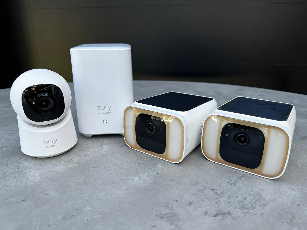 eufy set | Homebase 2 + 2x SoloCam S40 + C220 Indoor Cam, Audio, Tv en Foto, Videobewaking, Ophalen of Verzenden, Gebruikt, Buitencamera