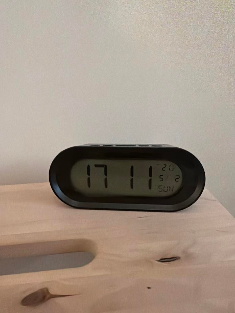Zwarte mini digitale wekker - Nieuwstaat, werkt op batterije, Witgoed en Apparatuur, Wekkers, Ophalen of Verzenden, Nieuw, Digitaal