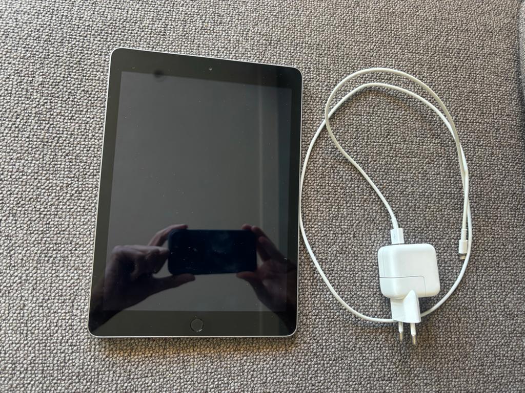 iPad 5e generatie (2017) - Zilver - 32GB - Wi-Fi, 10 inch, Gebruikt, 32 GB, Apple iPad