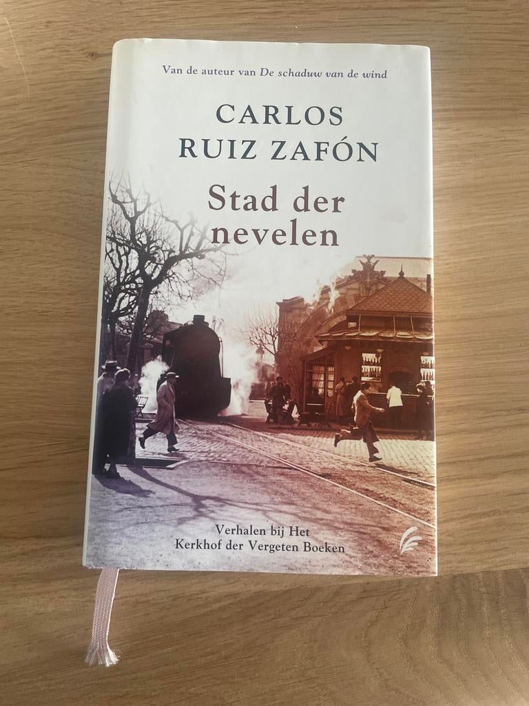 Stad der nevelen - Carlos Ruiz Zafón, Ophalen of Verzenden, Zo goed als nieuw