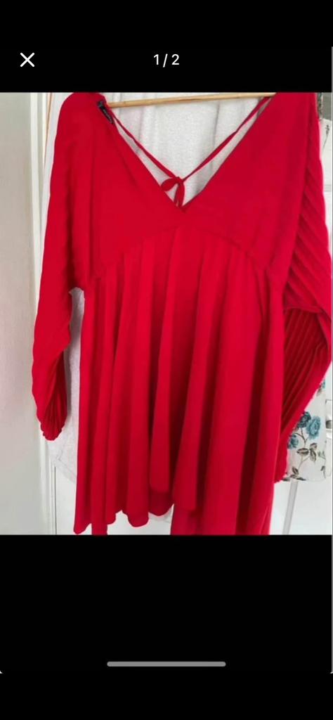 Boohoo rood jurkje met lange mouwen en V-hals, Kleding | Dames, Grote Maten, Ophalen of Verzenden, Zo goed als nieuw