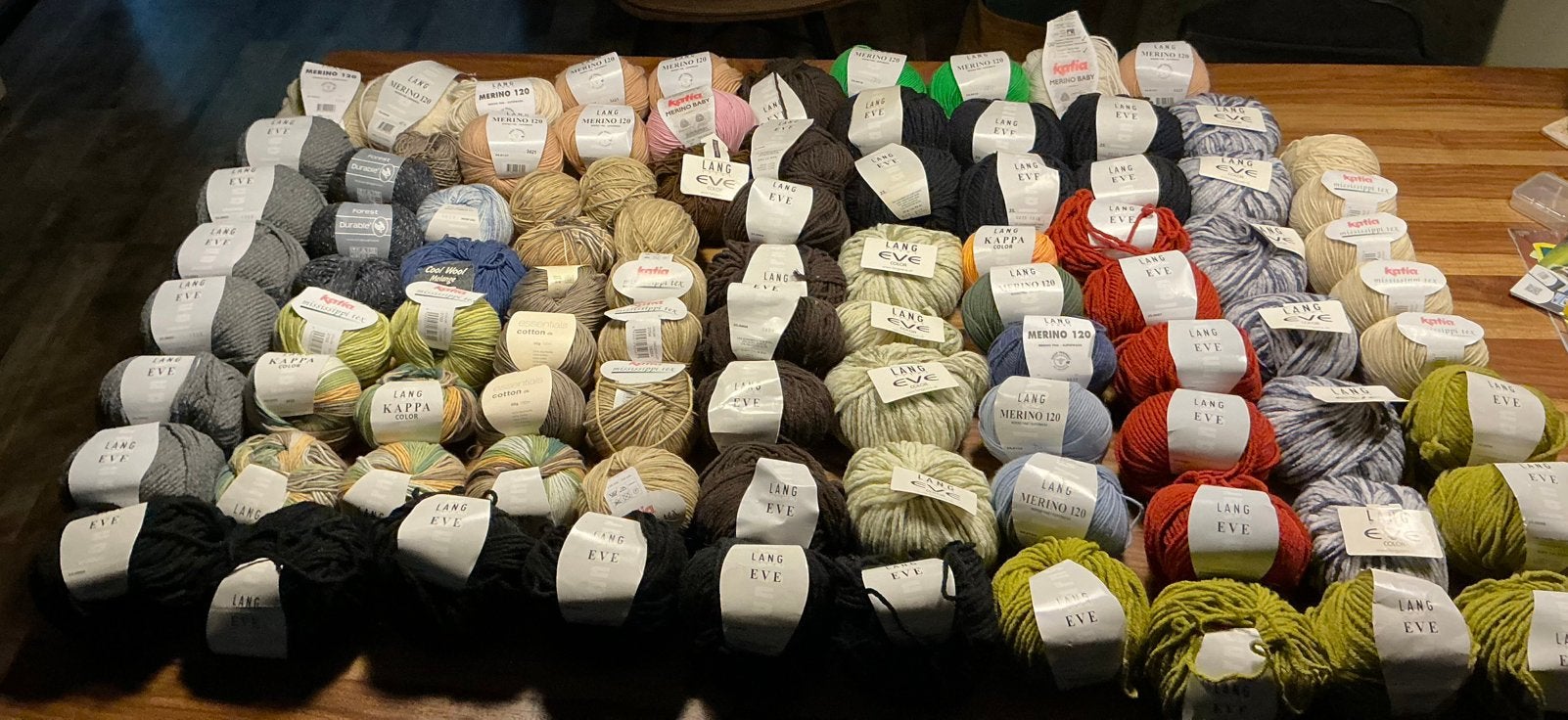 93 bollen wol van goede kwaliteit, Katia en Lang Eve, Ophalen of Verzenden, Nieuw, Breien of Haken, Wol of Garen