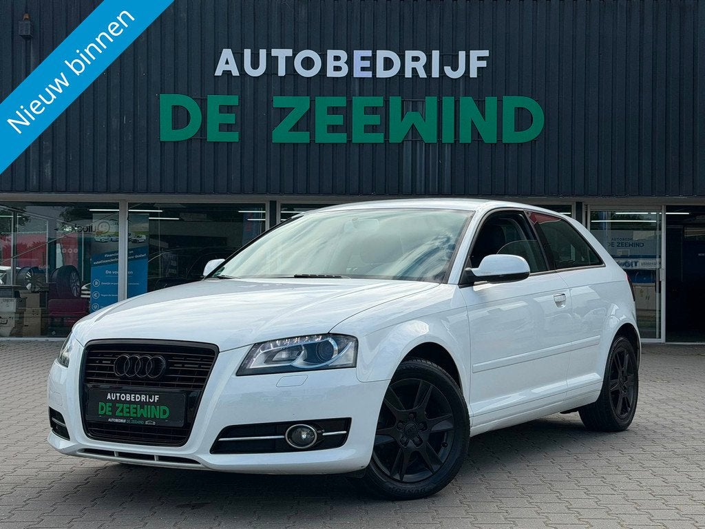Audi A3 1.2 TFSI Ambiente|Black & White|Apple carplay, Auto's, Audi, Voorwielaandrijving, 4 cilinders, Wit, Bedrijf