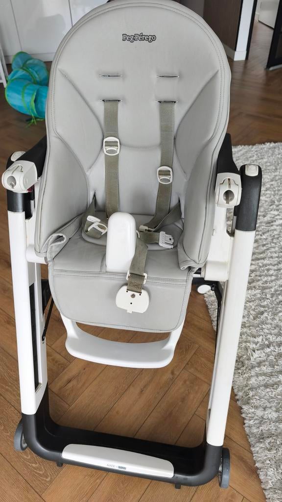 Peg Perego kinderstoel met tafel en wieltjes, Ophalen of Verzenden, Gebruikt, Inklapstoel, Gordel(s)