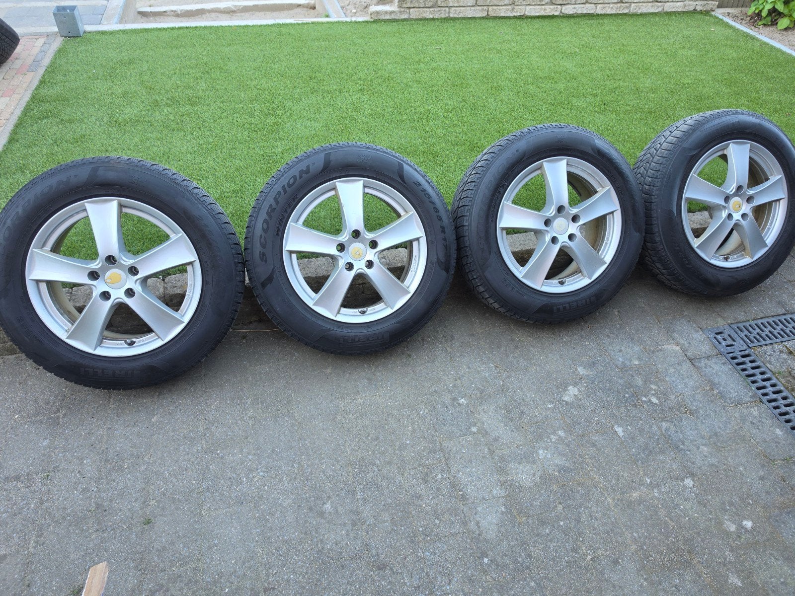 17" 5x112 Velgen met Pirelli Winterbanden 215/65 R17, Ophalen, 215 mm, Banden en Velgen, 17 inch
