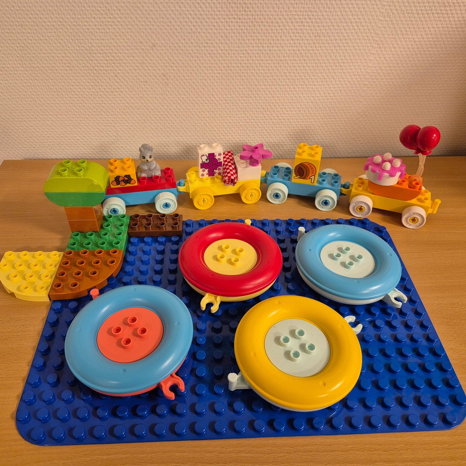 Duplo bouwplaat + picknick verjaardag treintje bad drijvers, Ophalen of Verzenden, Nieuw, Duplo