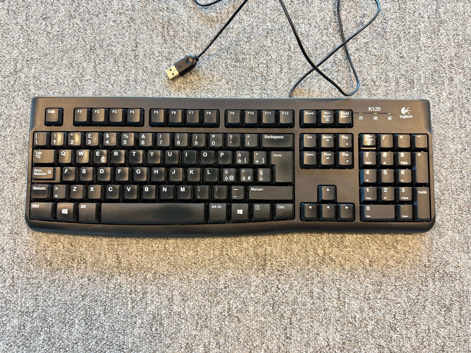 Logitech K120 Italiaans Toetsenbord - Bedraad USB, Gebruikt, Logitech, Ophalen of Verzenden, Overige indelingen