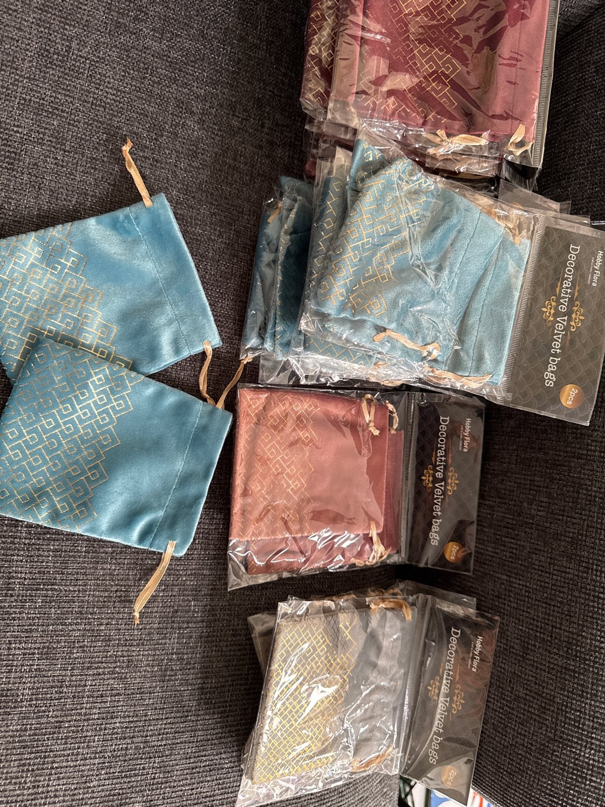 Decoratieve fluwelen zakjes - diverse kleuren, Overige thema's, Textiel, Nieuw, Meerkleurig