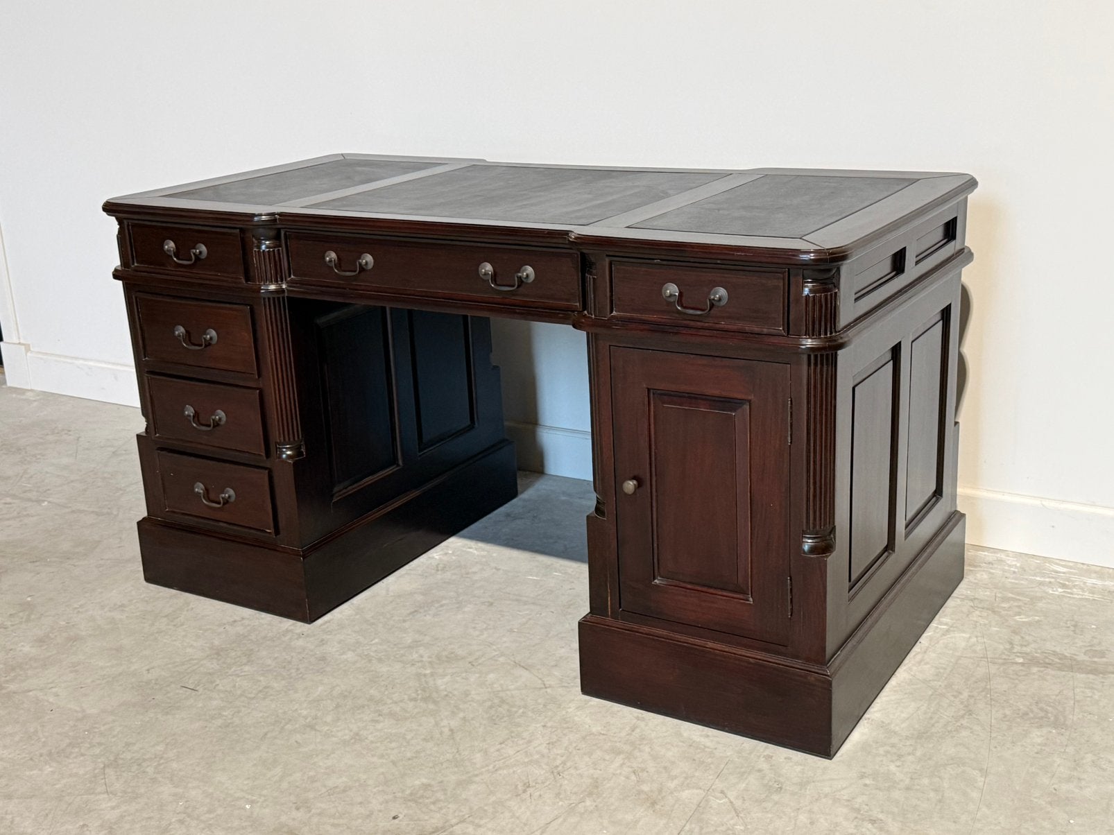 Klassiek Engels bureau #708, Overige typen, 150 cm, Hout, Bruin