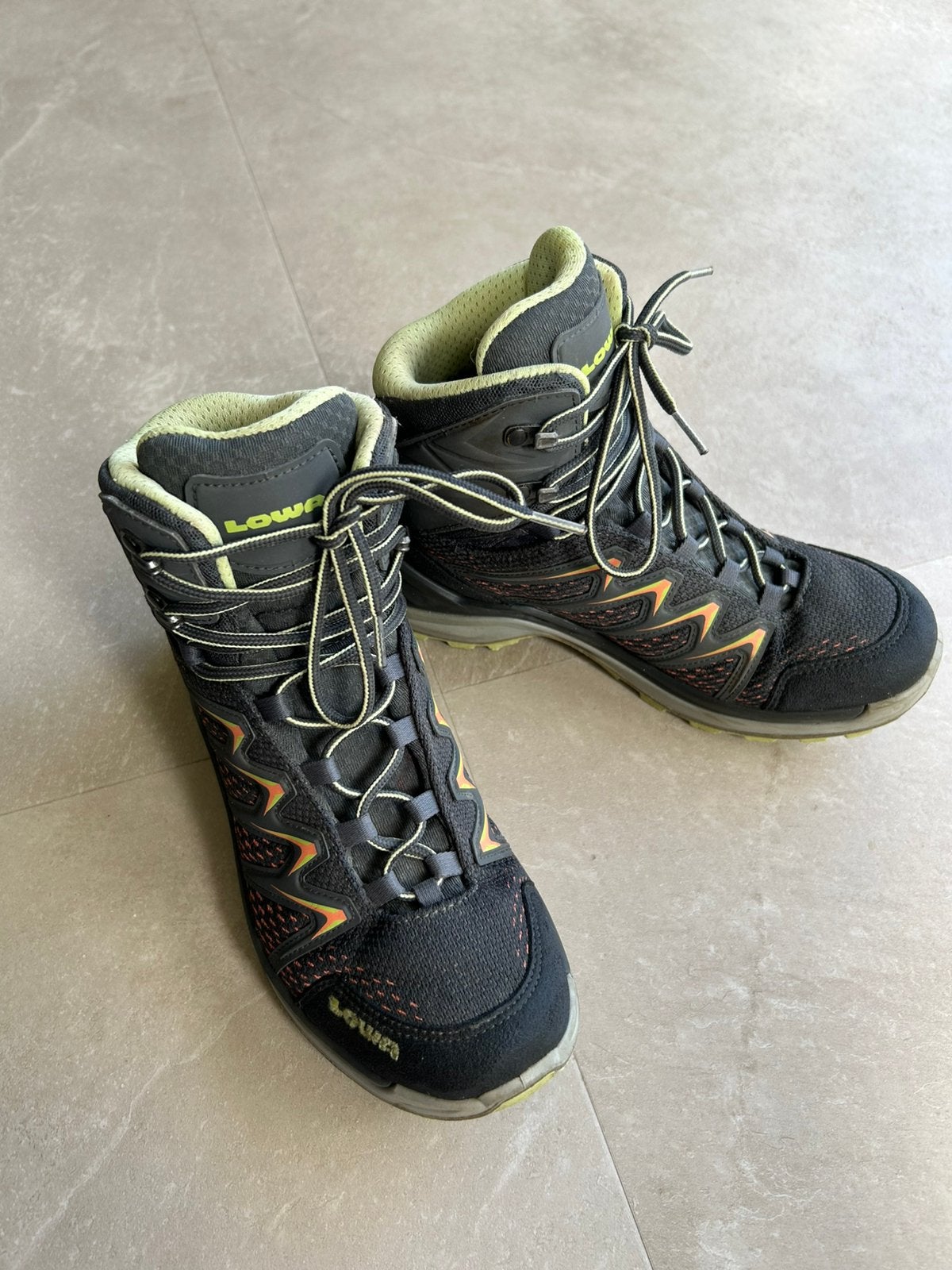 Wandelschoenen Lowa innox maat 38, Sport en Fitness, Bergsport en Wandelen, Ophalen of Verzenden, Zo goed als nieuw, Schoenen