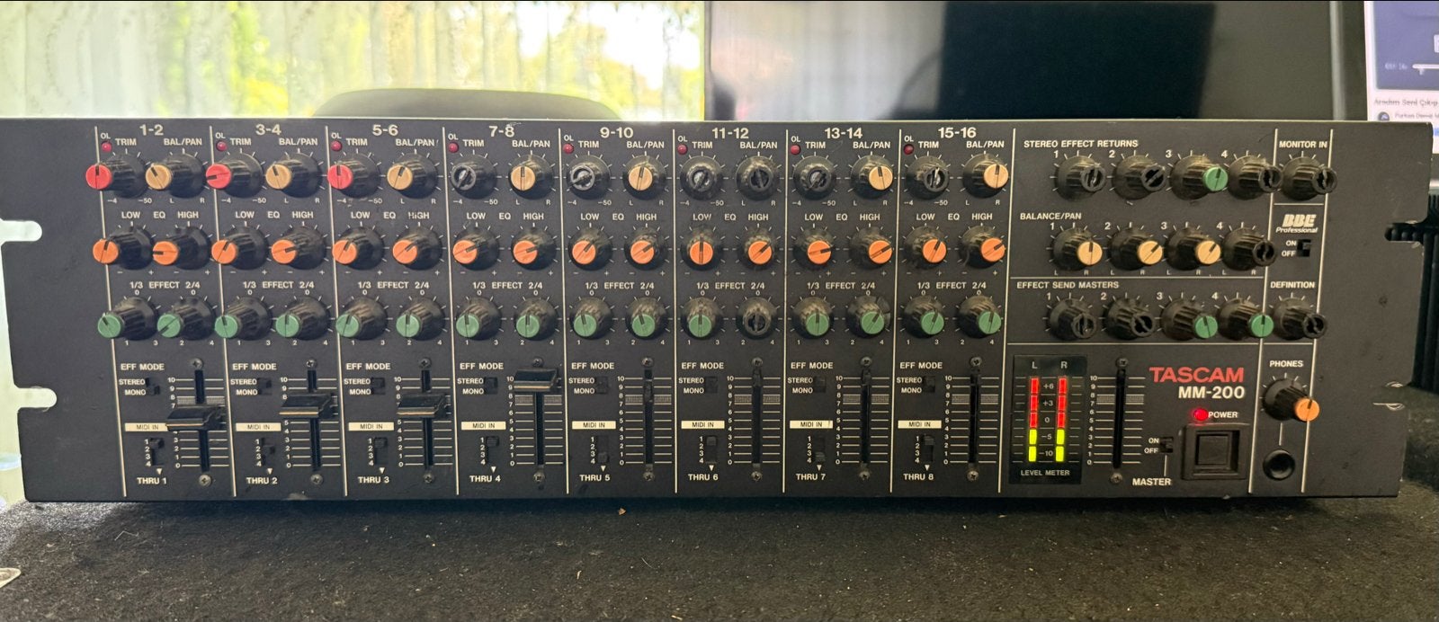 TASCAM MM-200 16-kanaals Rackmount Keyboard / Line Mixer, Ophalen, Gebruikt, 10 tot 20 kanalen