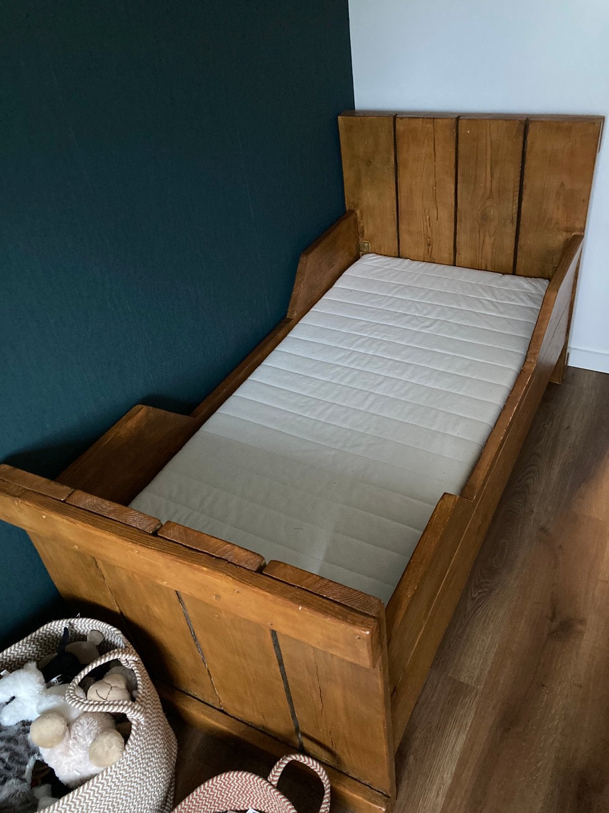 Steigerhouten peuterbed teak met matras en dekbedden, Lattenbodem, Gebruikt, 70 tot 85 cm, 140 tot 160 cm