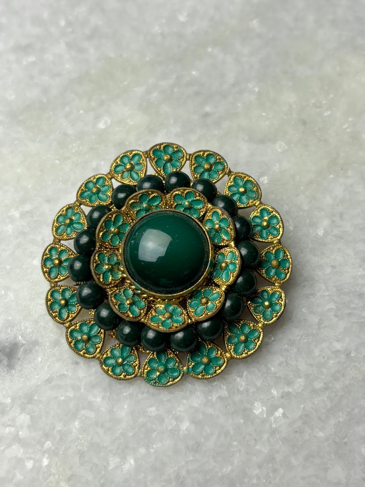 Vintage verguld met turquoise emailwerk en groene cabochon, Ophalen of Verzenden, Zo goed als nieuw, Groen, Overige materialen