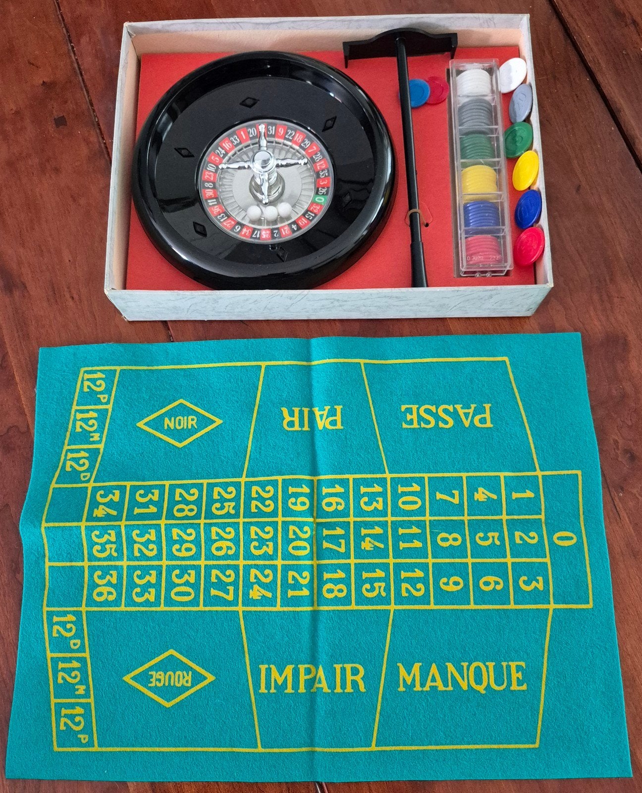 Vintage Roulette Spel met Mat, Rad en Fiches, Vijf spelers of meer, Ophalen, Gebruikt, Onbekend