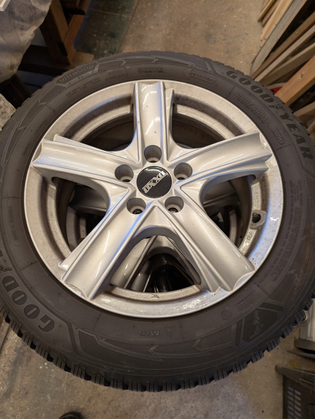 Goodyear Winter Banden 205/60/16 met 8 mm profiel op Velgen, Auto-onderdelen, Ophalen, Gebruikt, 16 inch, Banden en Velgen