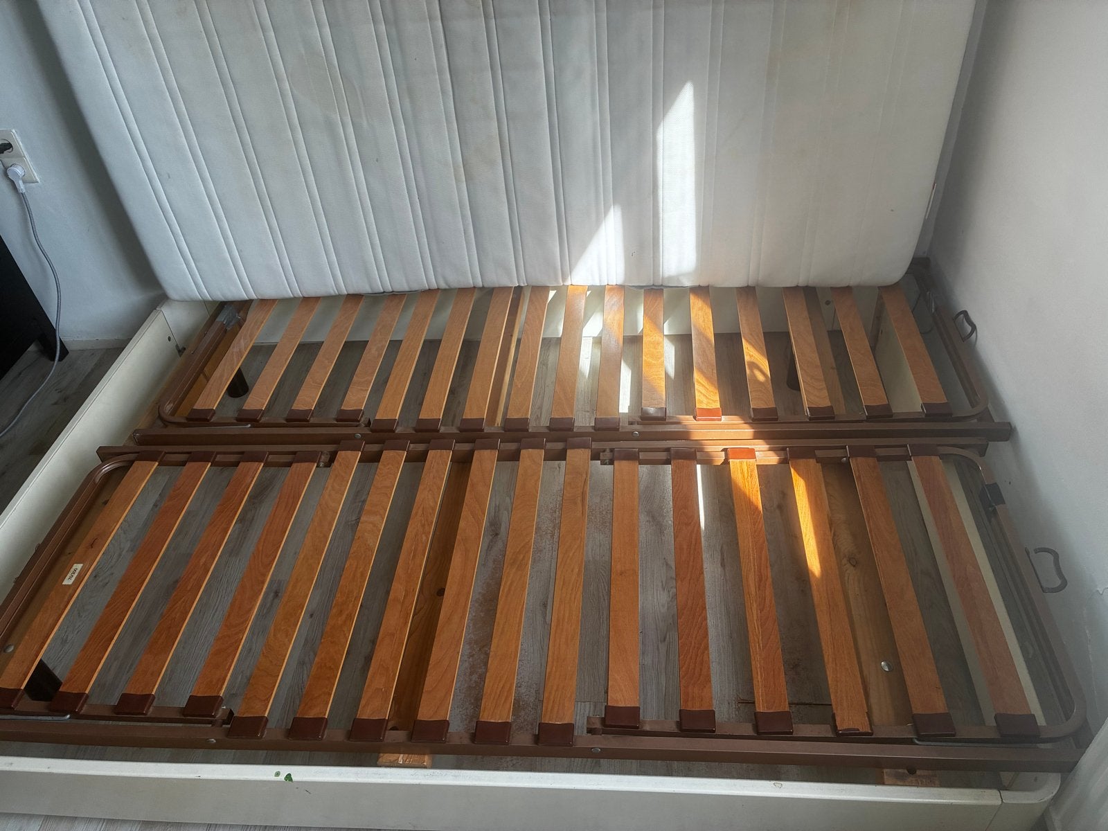 Tweepersoonsbed met lattenbodems, Huis en Inrichting, Ophalen, Gebruikt, Wit, Tweepersoons