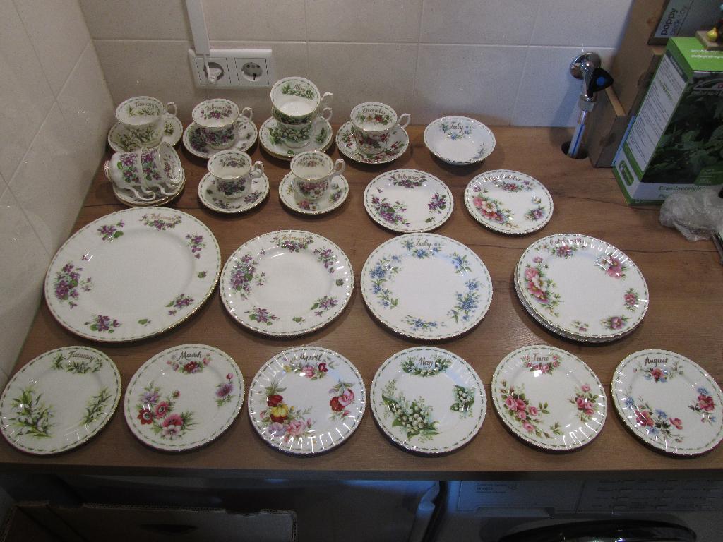 Royal Albert Flowers of the Month serviesdelen, Ophalen of Verzenden, Zo goed als nieuw, Porselein, Overige stijlen