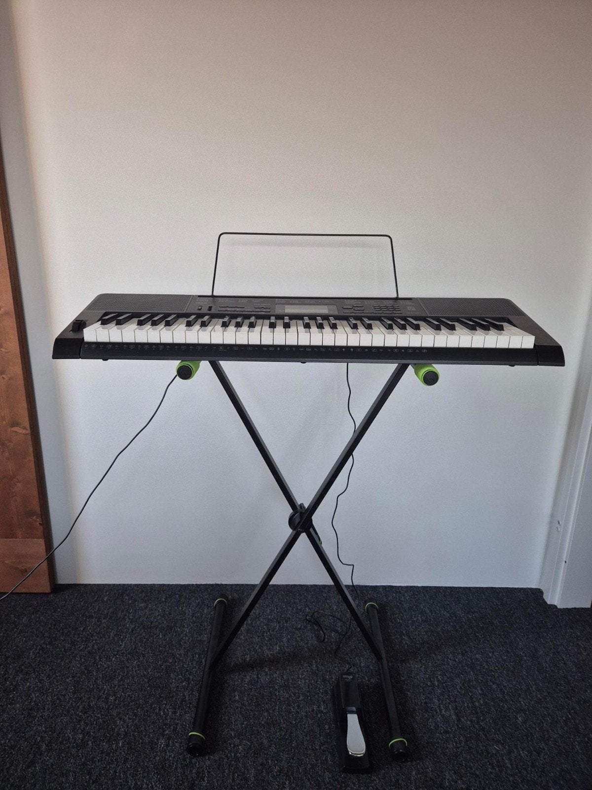 Casio CTK-3200 keyboard met standaard en pedaal, Muziek en Instrumenten, Ophalen, Casio, 61 toetsen, Met standaard