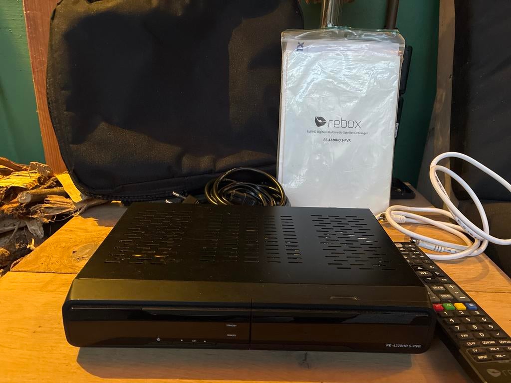 Rebox RE-4220HD S-PVR Satellietontvanger met accessoires, Ophalen of Verzenden, Gebruikt, Decoder