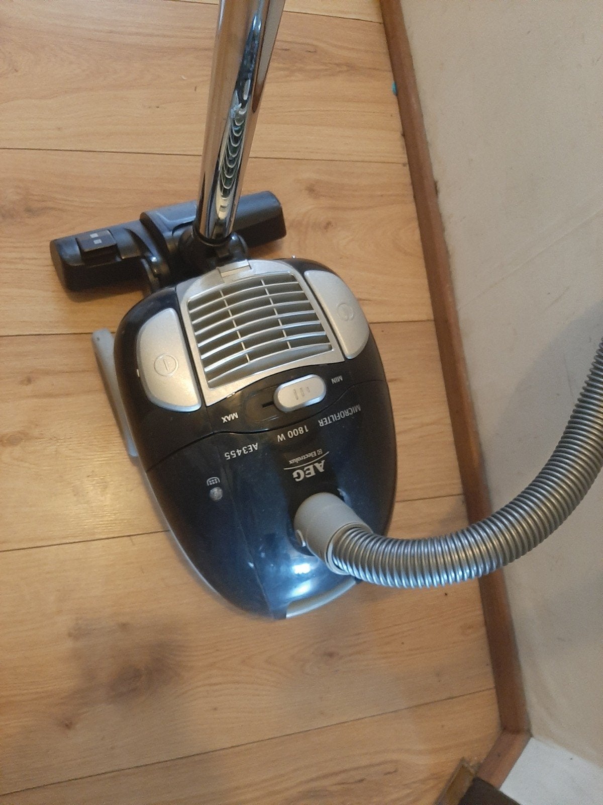 AEG STOFZUIGER 1800W, Ophalen