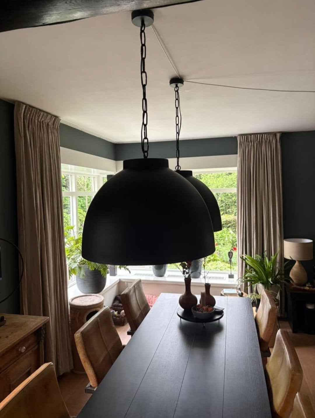Set van 2 zwarte hanglampen met gouden binnenkant, Huis en Inrichting, Ophalen, Gebruikt, Modern, Industrieel, Sfeervol, E27 (groot)
