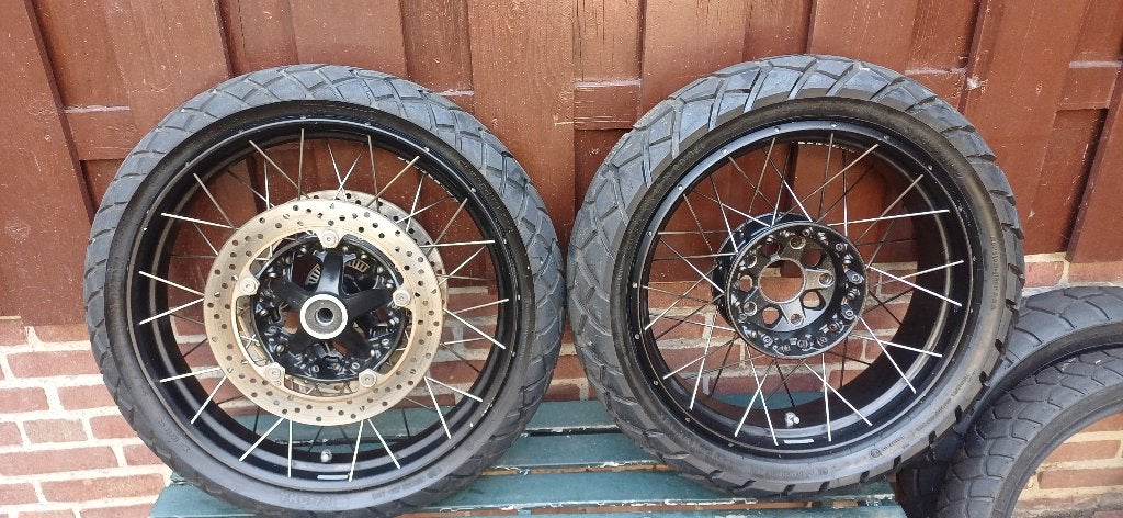 Wielen bmw r1250 gs met nieuwe banden, Motoren, Onderdelen | BMW, Ophalen, Gebruikt