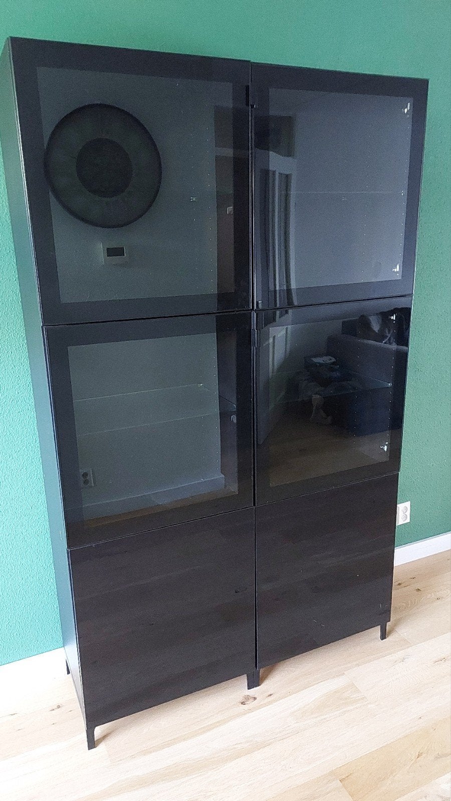 Ikea BESTA Zwarte vitrinekast met glazen deuren, Ophalen, Met deur(en), 50 tot 100 cm, Zo goed als nieuw