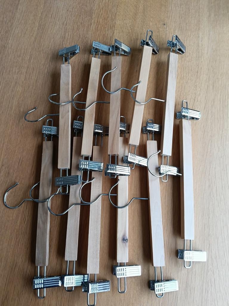 11 kleding hangers, Ophalen, Zo goed als nieuw, Hout