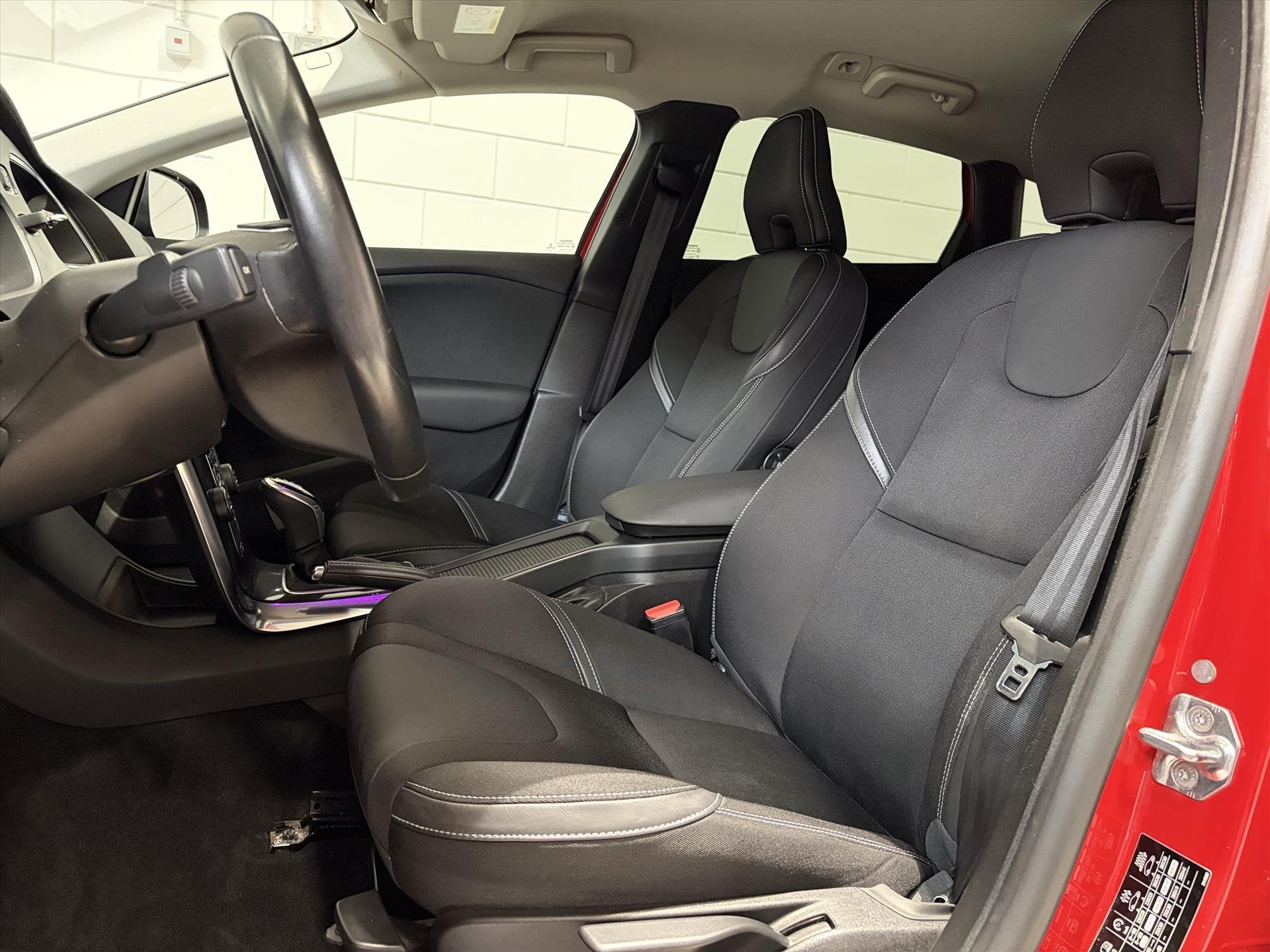 VOLVO V40 1.5T T2 122PK AUT6 Nordic+, Cruise, Navi, Stoelver, Auto's, Stof, 4 cilinders, 700 kg, 122 pk