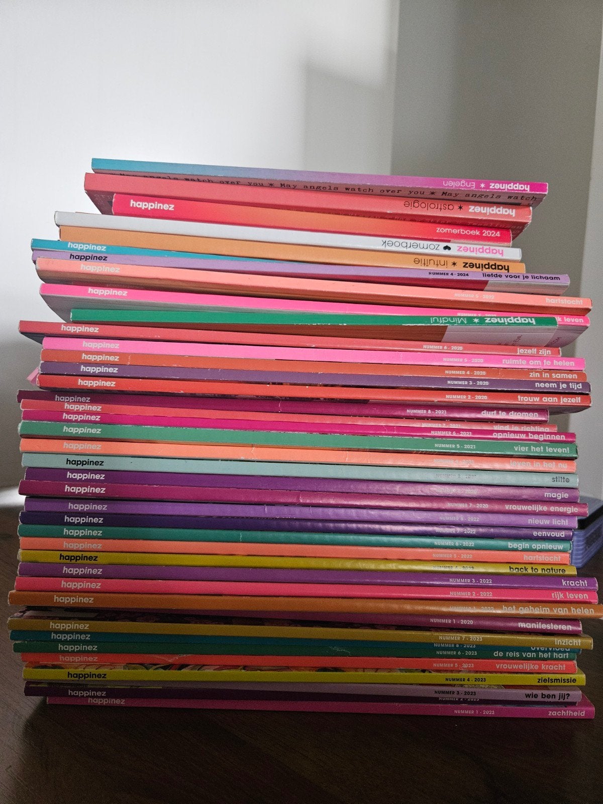 Grote stapel Happinez tijdschriften (2020-2024), Boeken, Ophalen, Gelezen, Lichaam en Geest