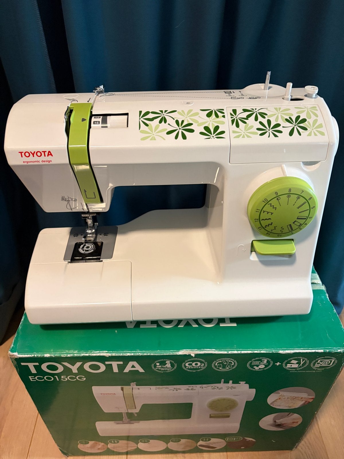 Toyota ECO15CG Naaimachine - Zo goed als nieuw, Hobby en Vrije tijd, Naaimachines en Toebehoren, Ophalen of Verzenden, Zo goed als nieuw