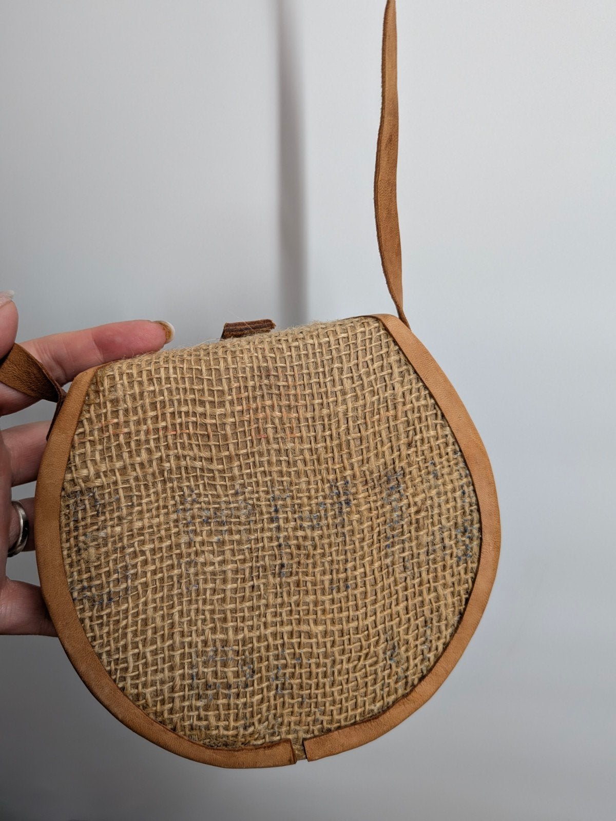 Boho/Etnisch Rond Schoudertasje met Ingesneden Patroon, Gebruikt, Bruin, Schoudertasje, Boho