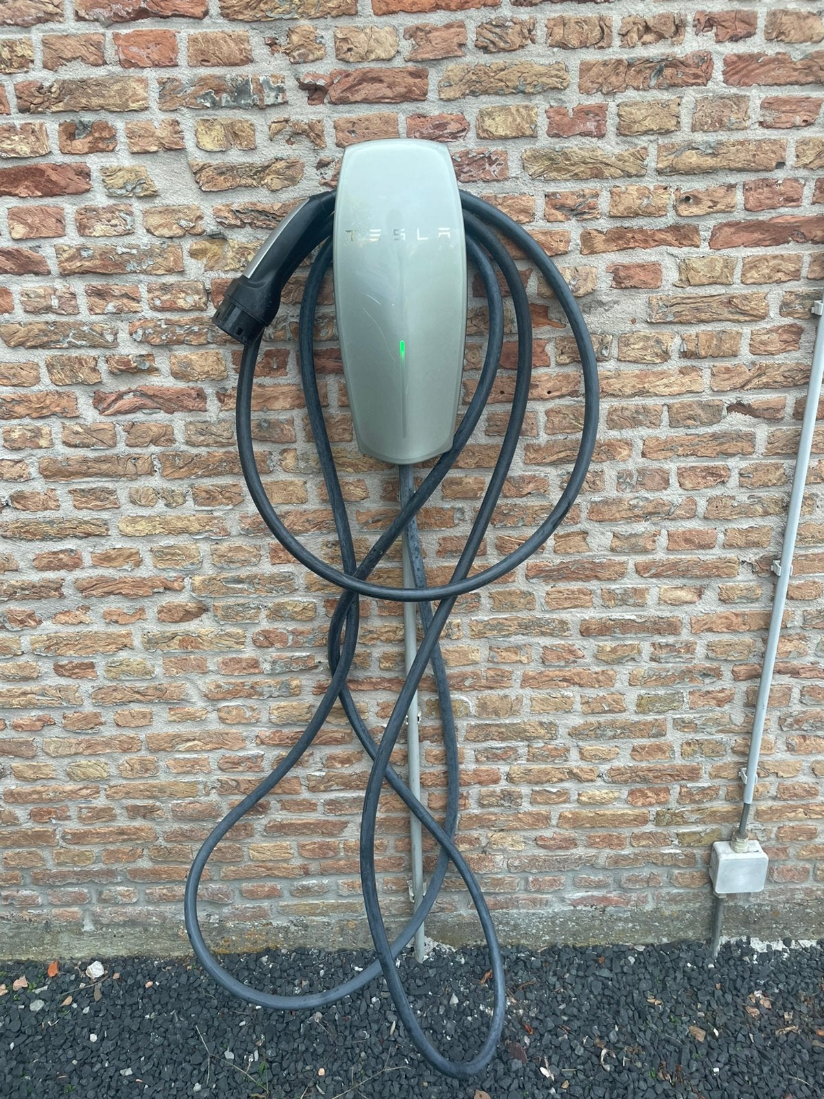 Tesla wall connector Gen 2